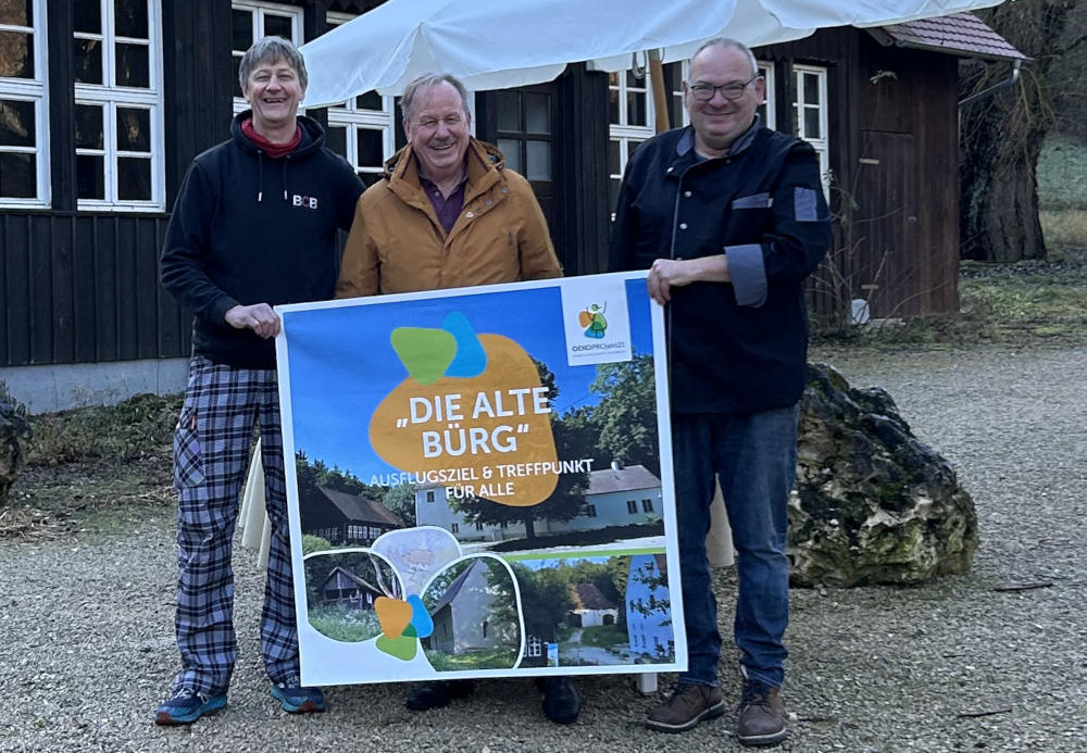 Die zukünftigen Wirsmänner posieren vor der Alten Bürg.